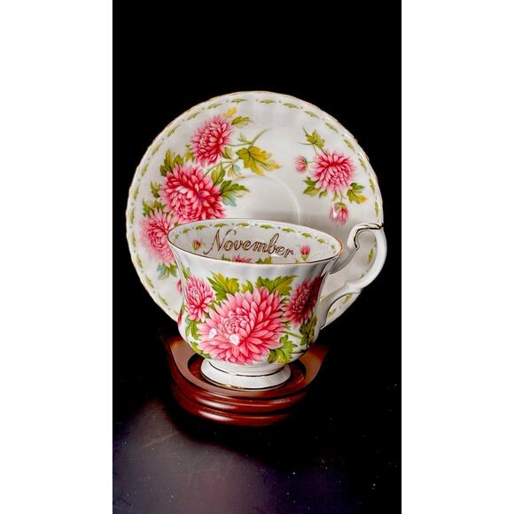 Royal Albert "November" chrysanthemum flower of the month Teacup Cup Saucer Engl - Picture 2 of 15